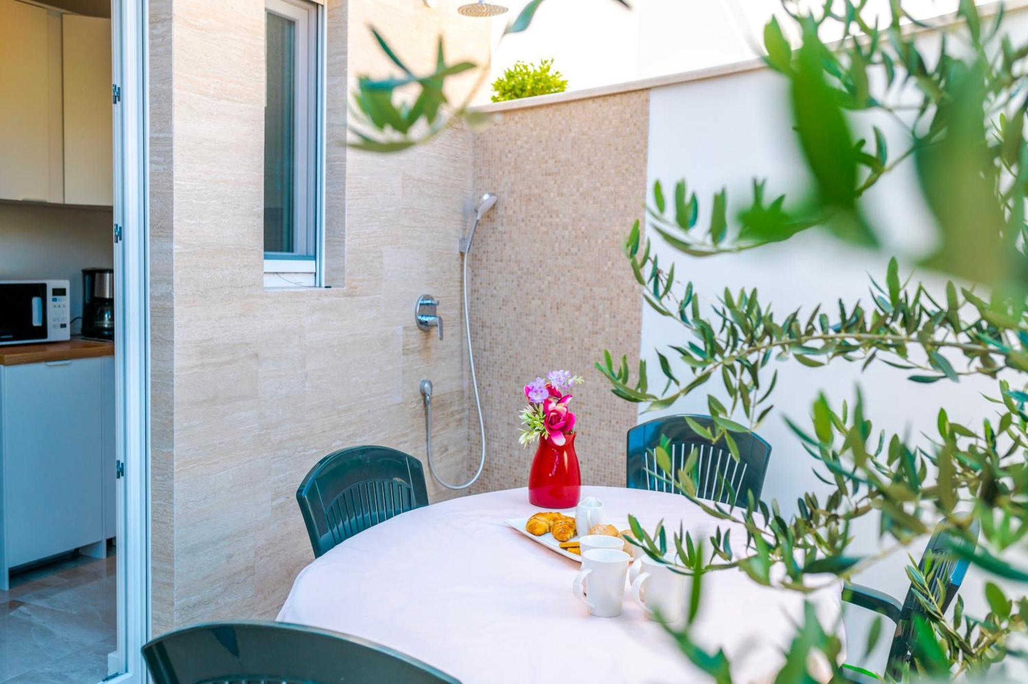 Apartment Bilice Beach Buitenkant foto