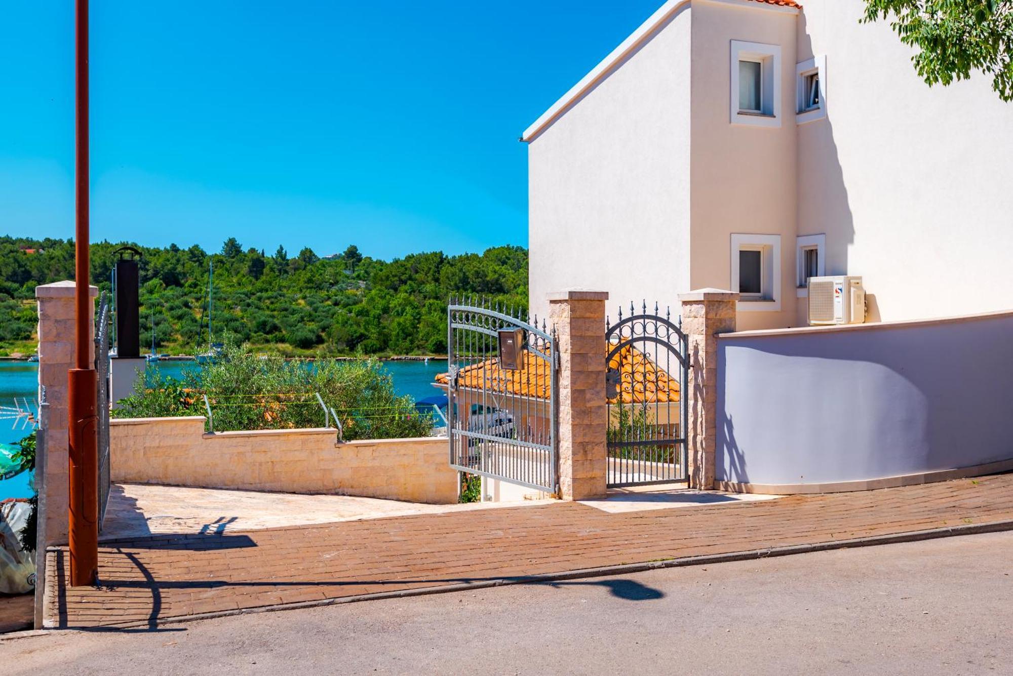 Apartment Bilice Beach Buitenkant foto
